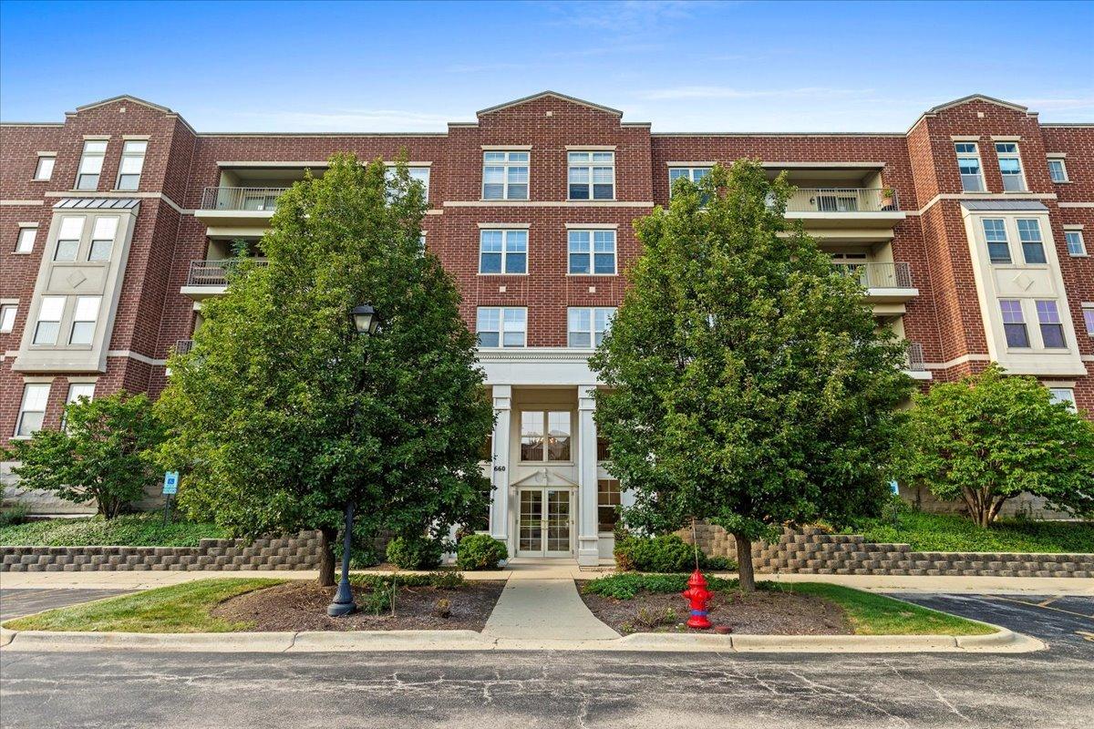 660 Prestwick Ln. #208, Wheeling, IL 60090
