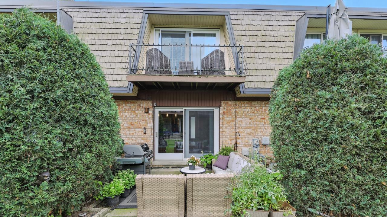 14 Cour Caravelle, Palos Hills, IL 60465