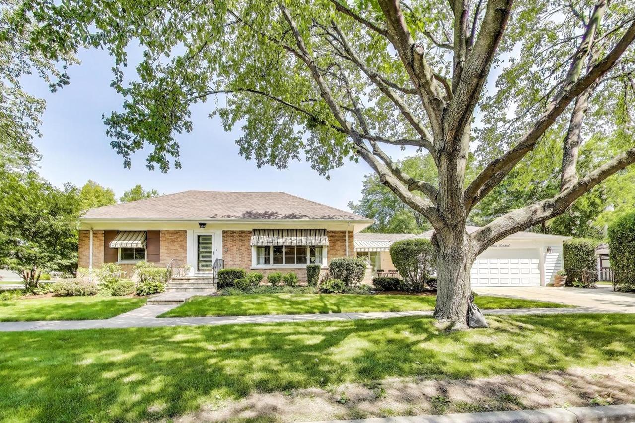 700 E Busse Ave., Mount Prospect, IL 60056