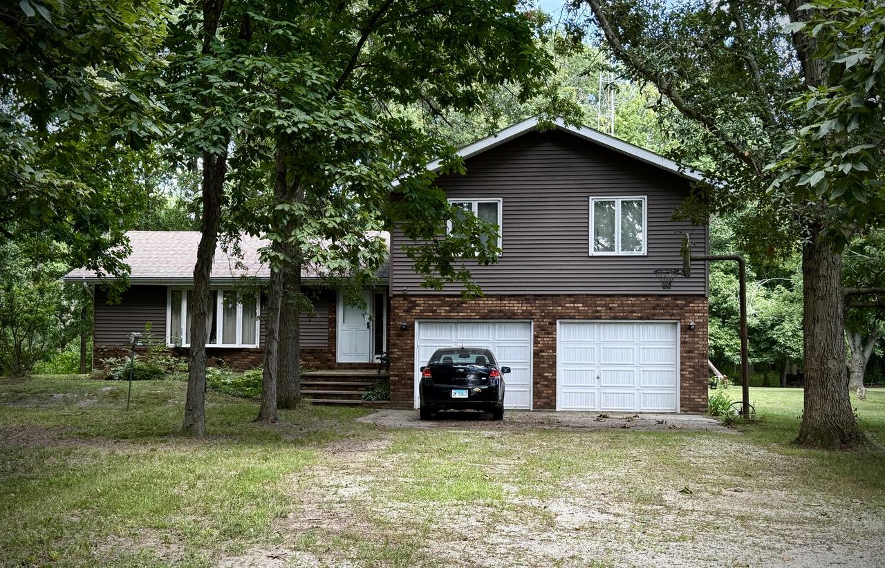 1998 N County Highway 30, Gilman, IL 60938