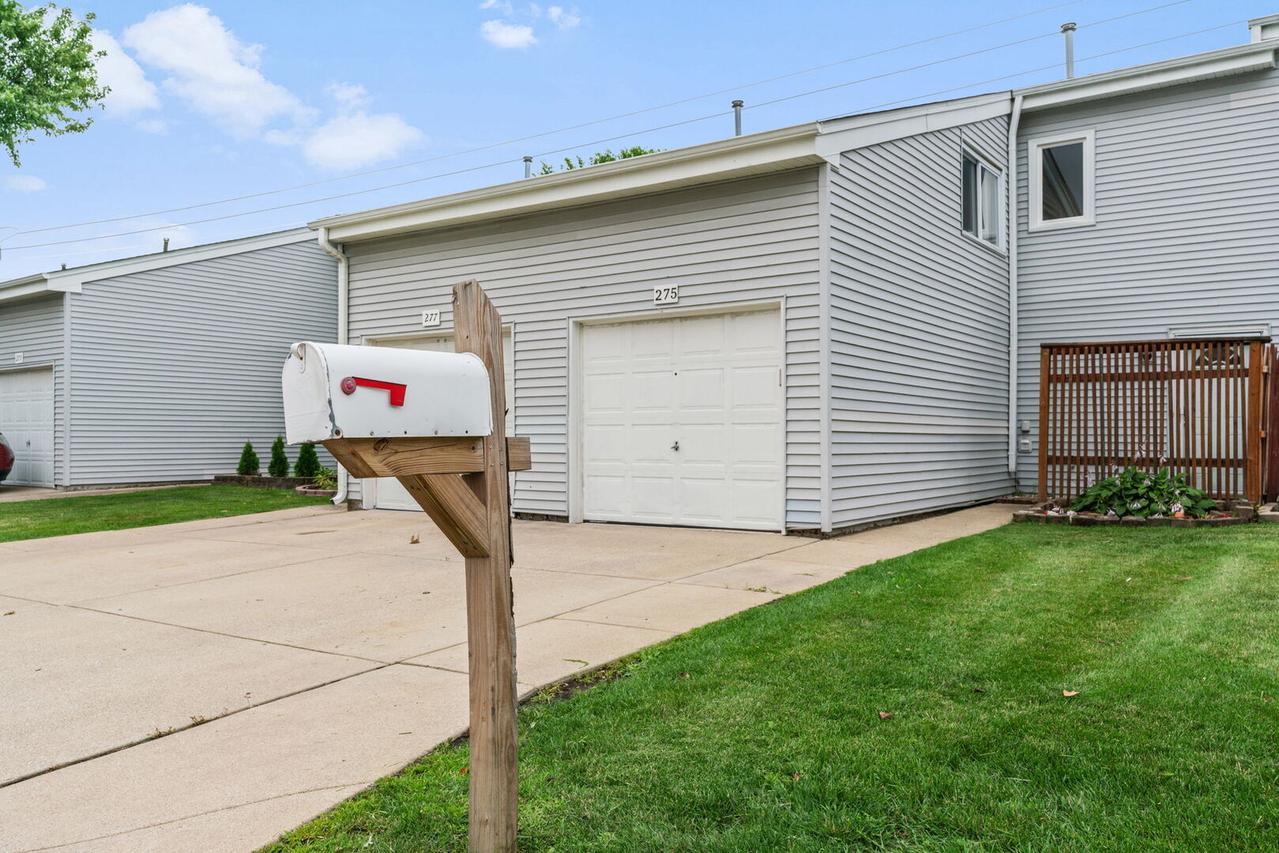 275 E Alpine Dr., Glendale Heights, IL 60139