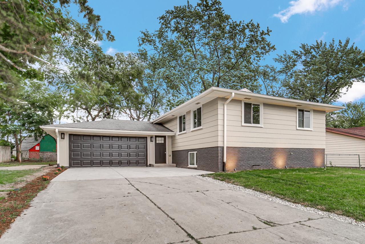519 S Springinsguth Rd., Schaumburg, IL 60193