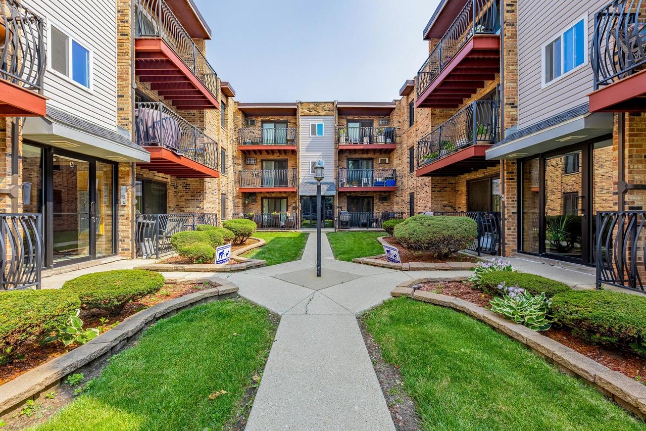 4550 W 57th St. #3B1, Chicago, IL 60629