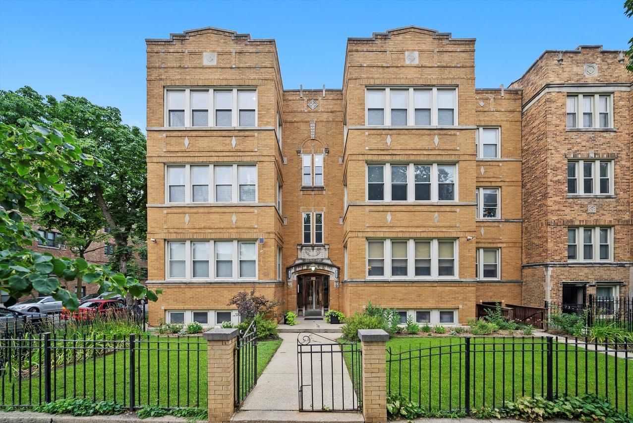2060 W Fargo Ave. #3, Chicago, IL 60645