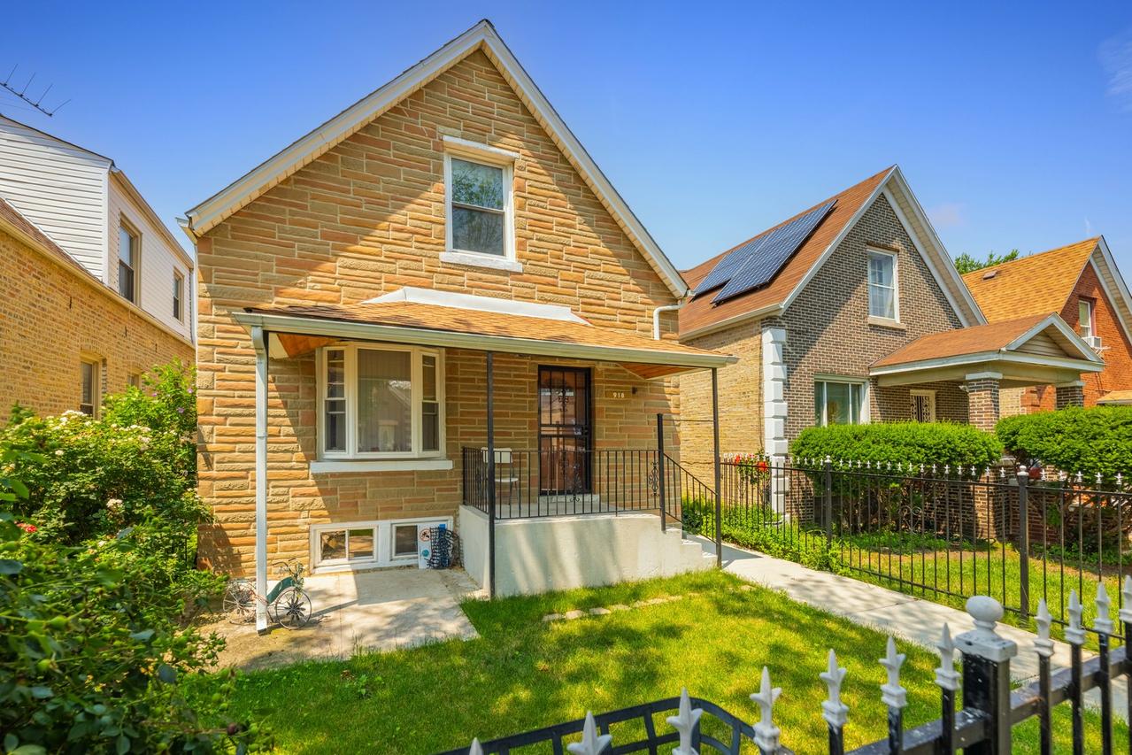 918 N Keystone Ave., Chicago, IL 60651