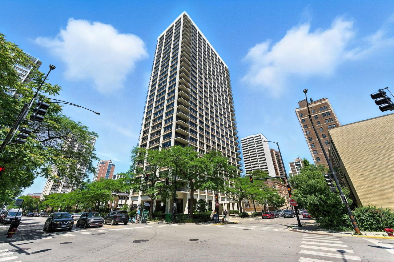 88 W Schiller St. #2301, Chicago, IL 60610