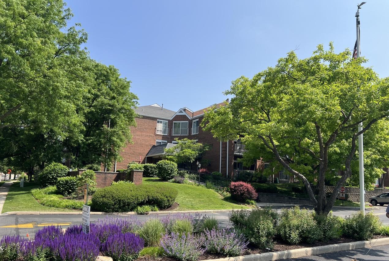 805 Leicester Rd. #320, Elk Grove Village, IL 60007