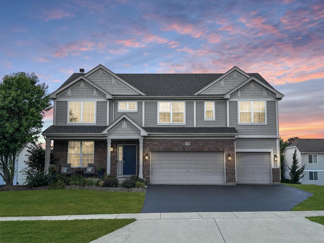 728 Kathi Dr., Hampshire, IL 60140