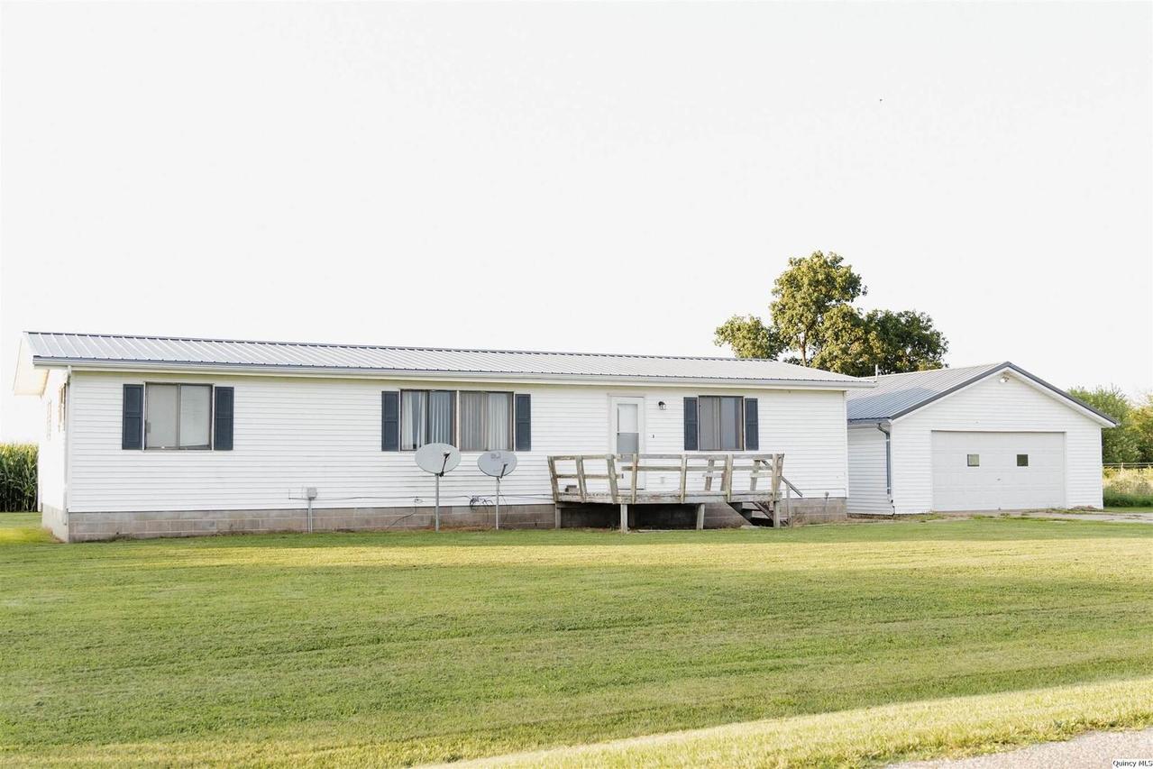 2217 N 2000th Ave., Camp Point, IL 62320