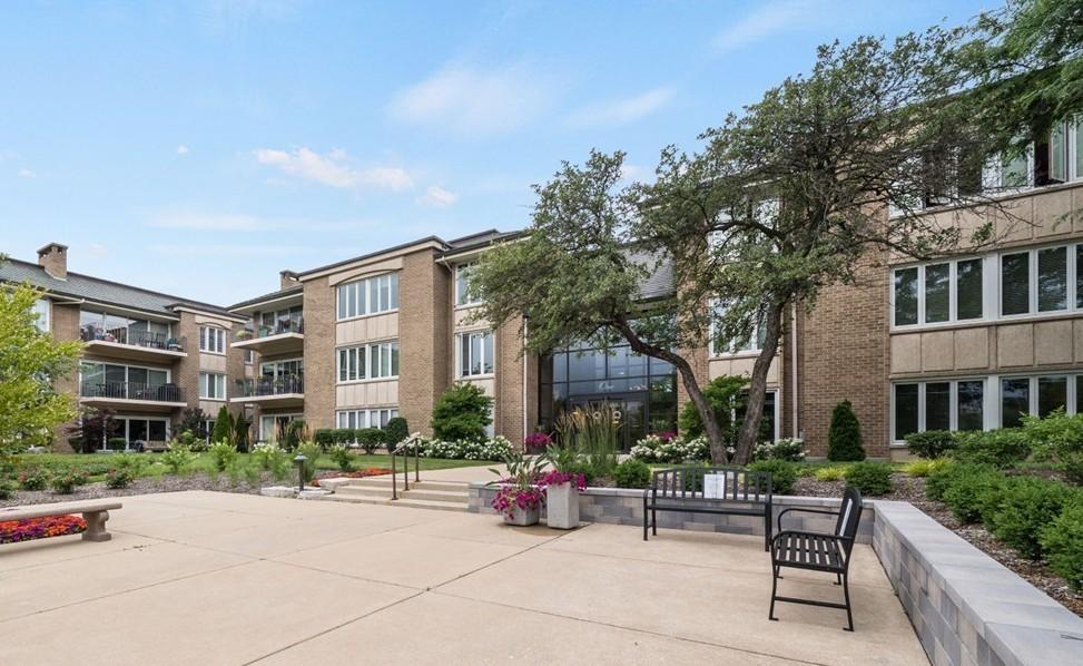 1 Oak Brook Club Dr. #A307, Oak Brook, IL 60523