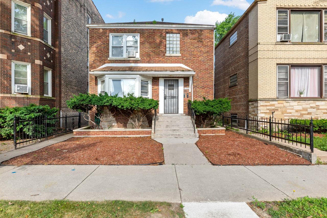 8122 S Kingston Ave., Chicago, IL 60617