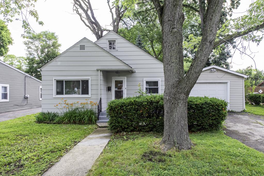 221 Kenwood Dr., Round Lake Park, IL 60073