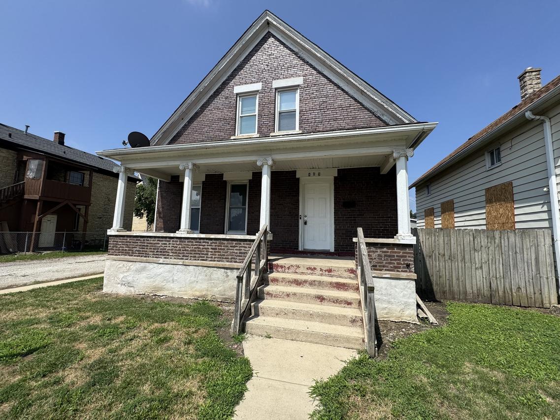 409 N Broadway St., Joliet, IL 60435