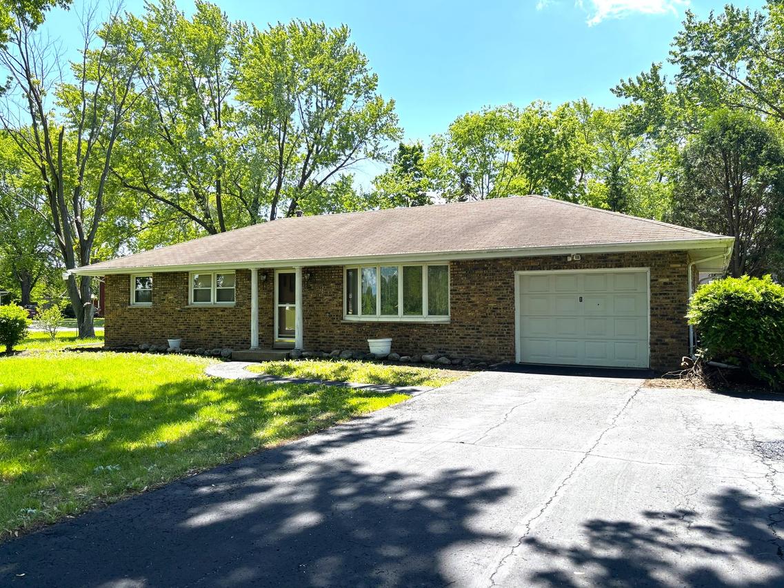1 Marlin Dr., Oswego, IL 60543