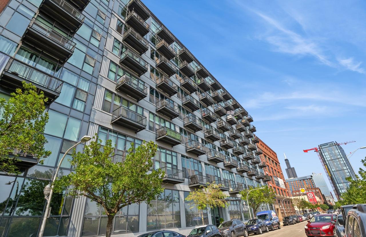 1224 W Van Buren St. #309, Chicago, IL 60607