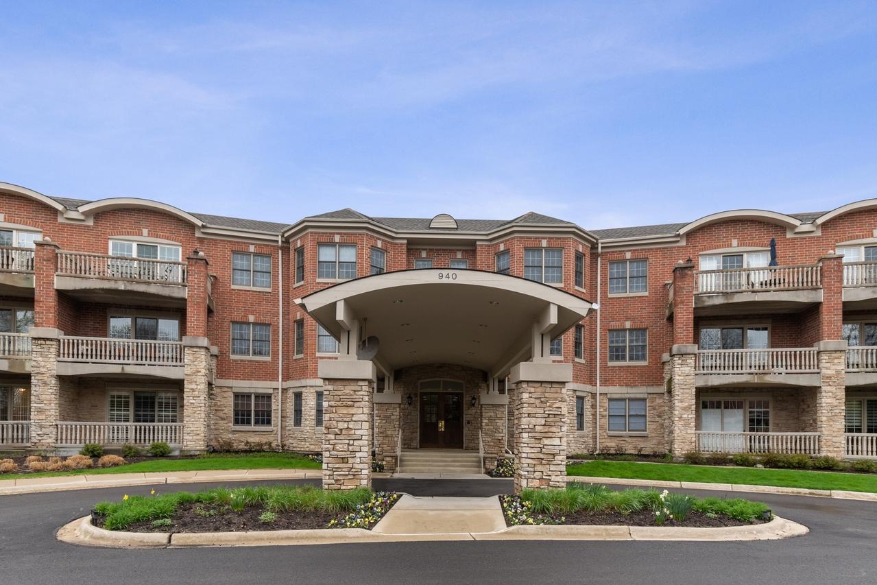 940 Augusta Way #212, Highland Park, IL 60035