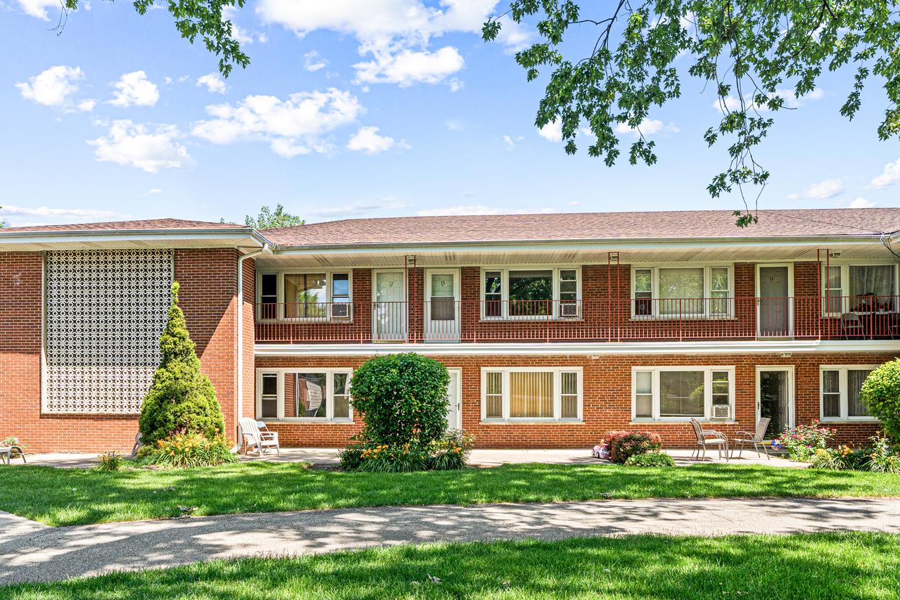 1103 Holiday Ln. #13, Des Plaines, IL 60016