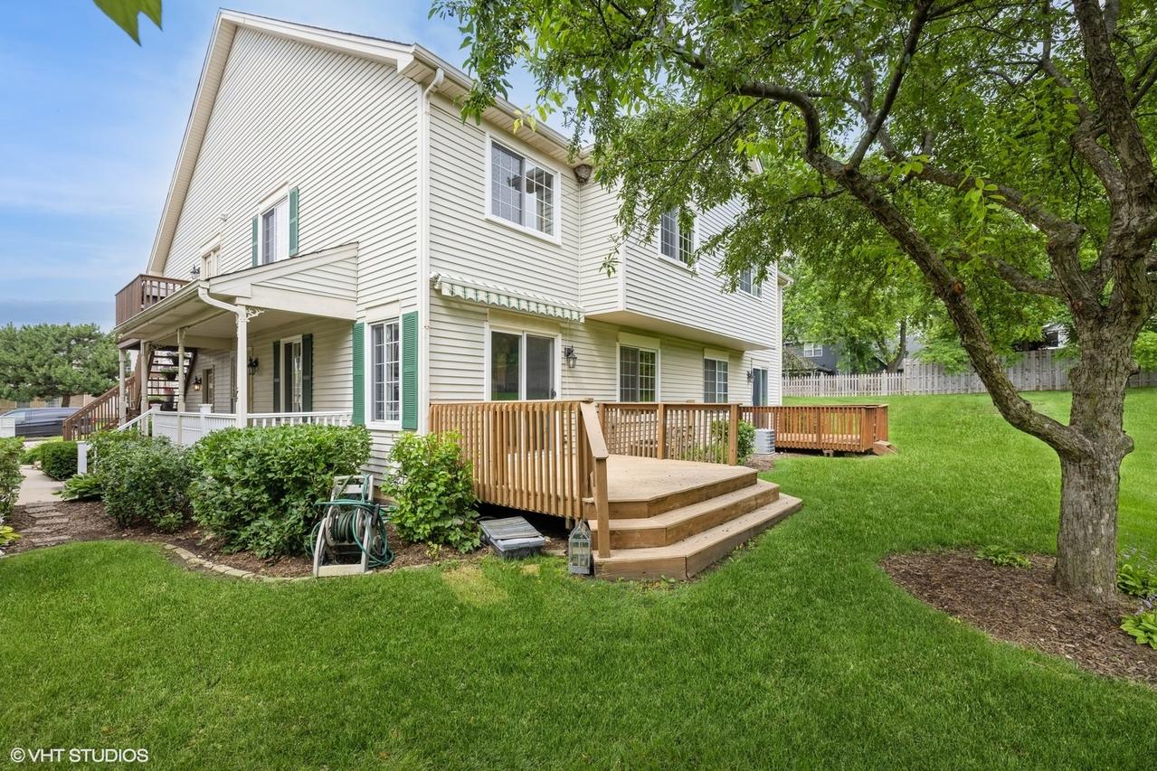 6 W Acorn Ln., Lake In The Hills, IL 60156