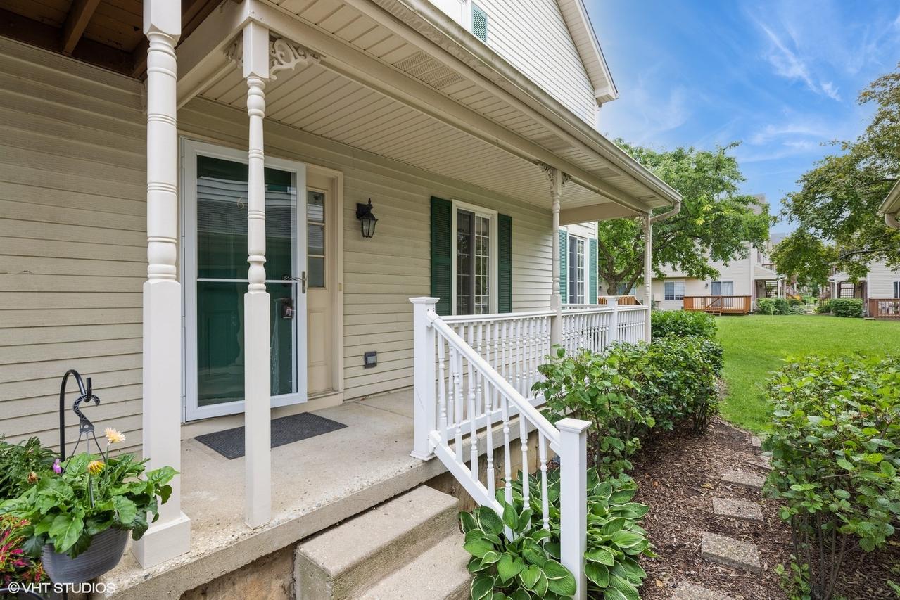6 W Acorn Ln., Lake In The Hills, IL 60156