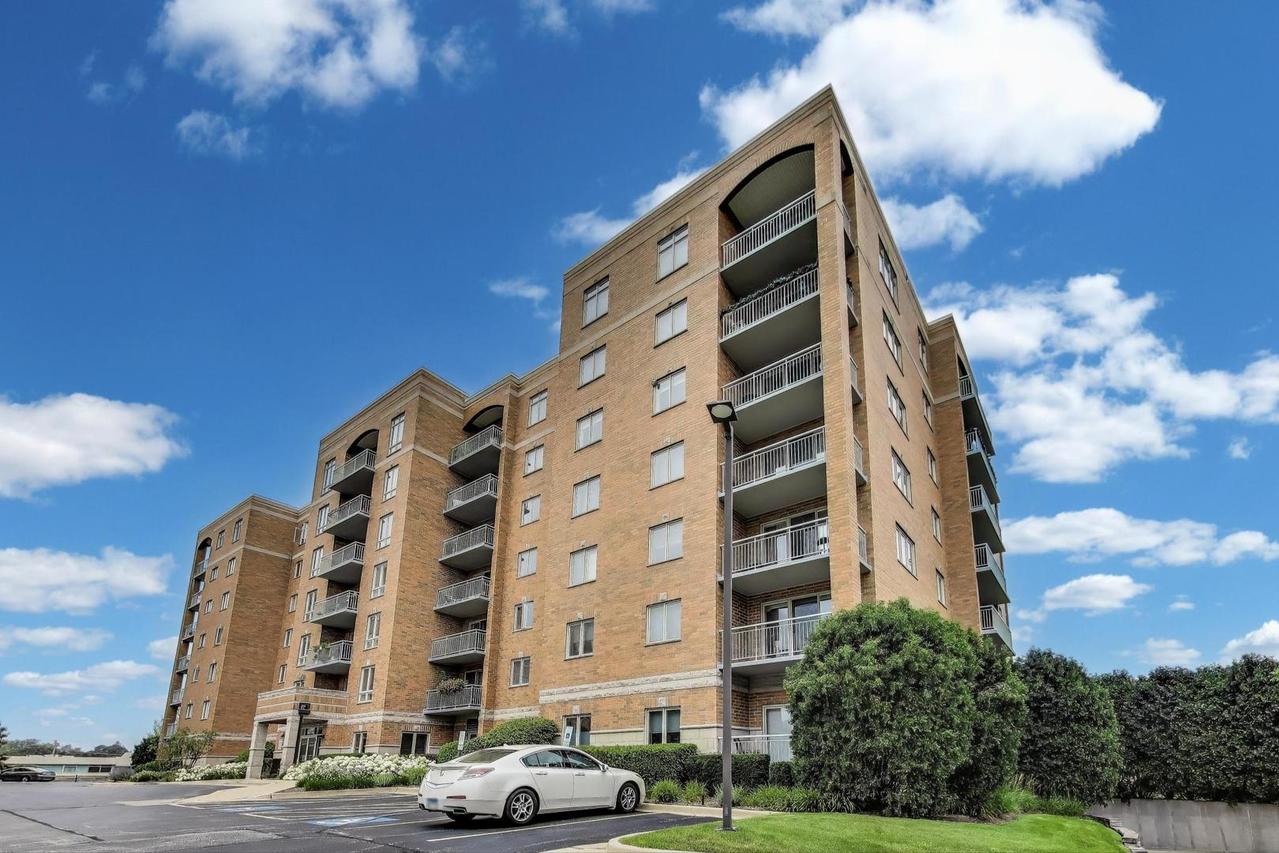 6815 N Milwaukee Ave. #708, Niles, IL 60714