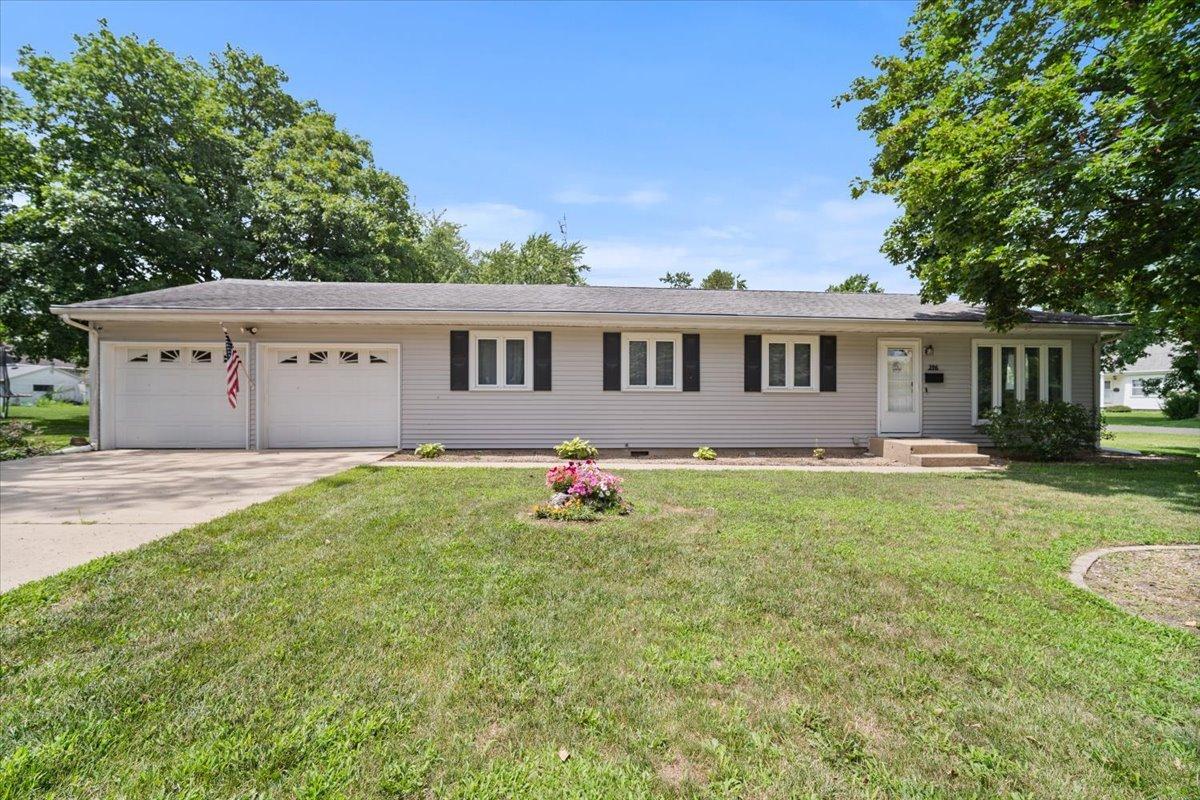 396 N Sherman St., El Paso, IL 61738