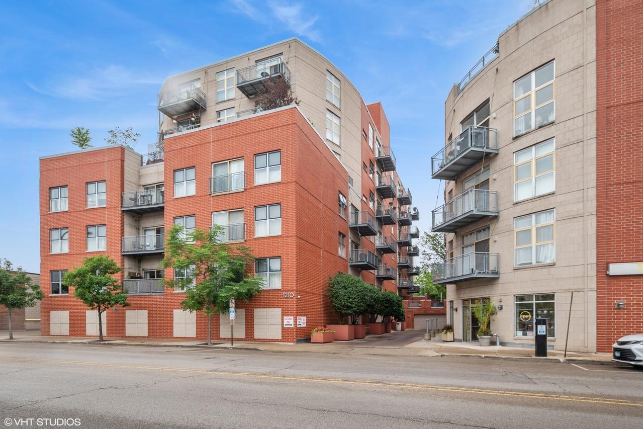 1210 Chicago Ave. #202, Evanston, IL 60202