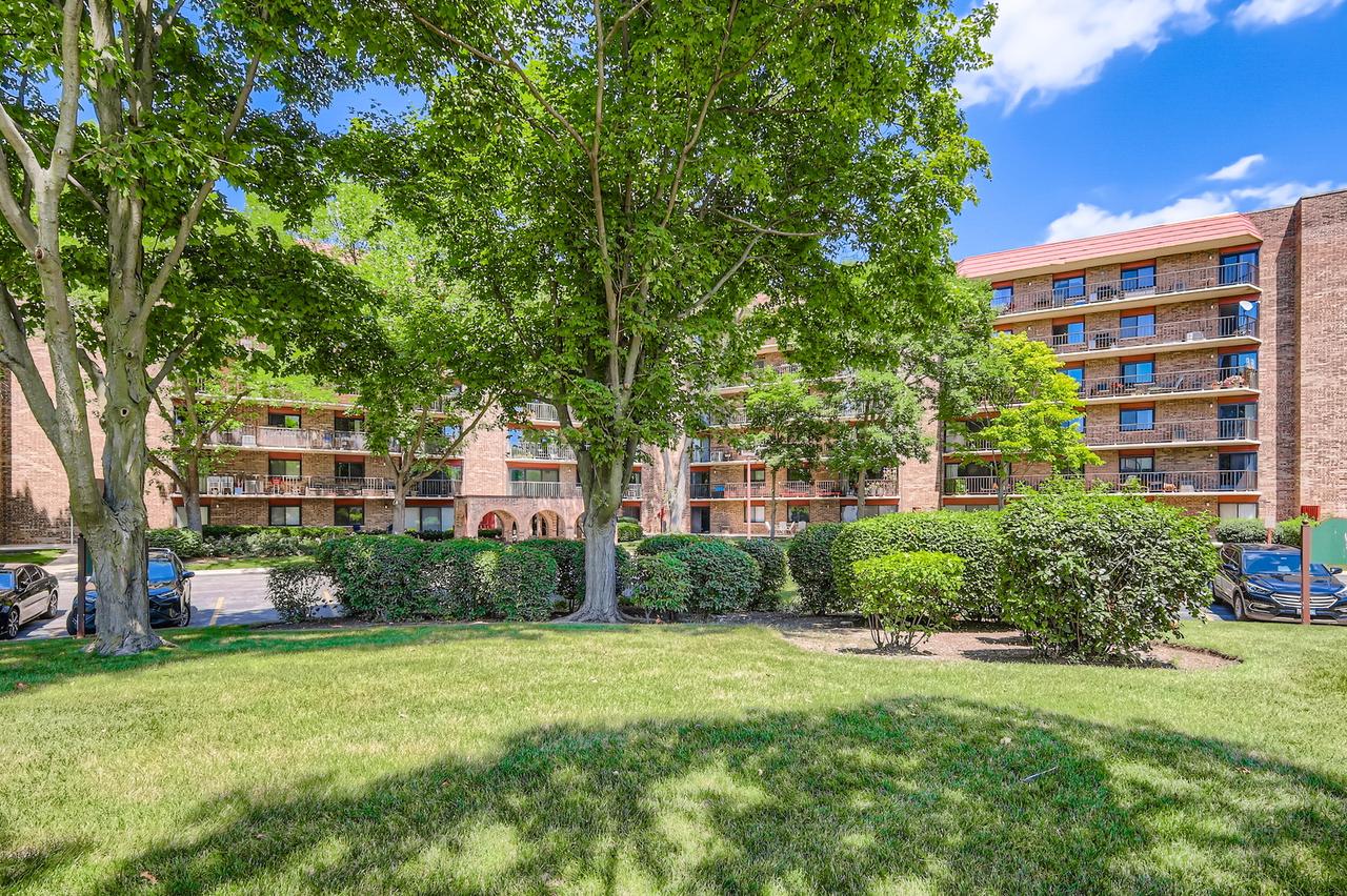 35 S Baybrook Dr. #609, Palatine, IL 60074