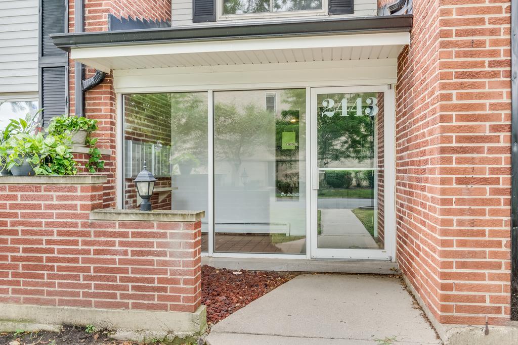 2443 E Brandenberry Ct. #2A, Arlington Heights, IL 60004
