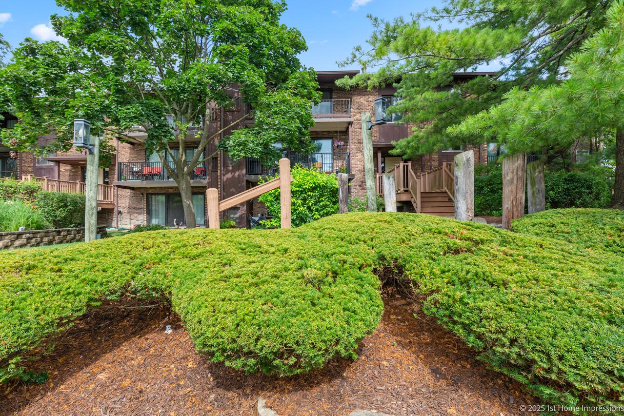 1313 Cass Ln. #102, Westmont, IL 60559