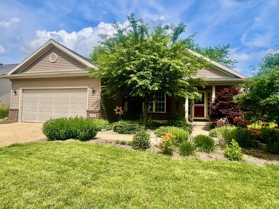 2402 Treeline Dr., Bloomington, IL 61704