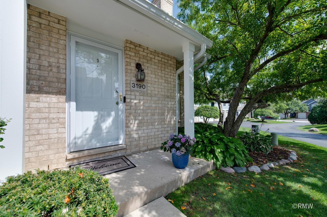 3190 Anton Dr., Aurora, IL 60504