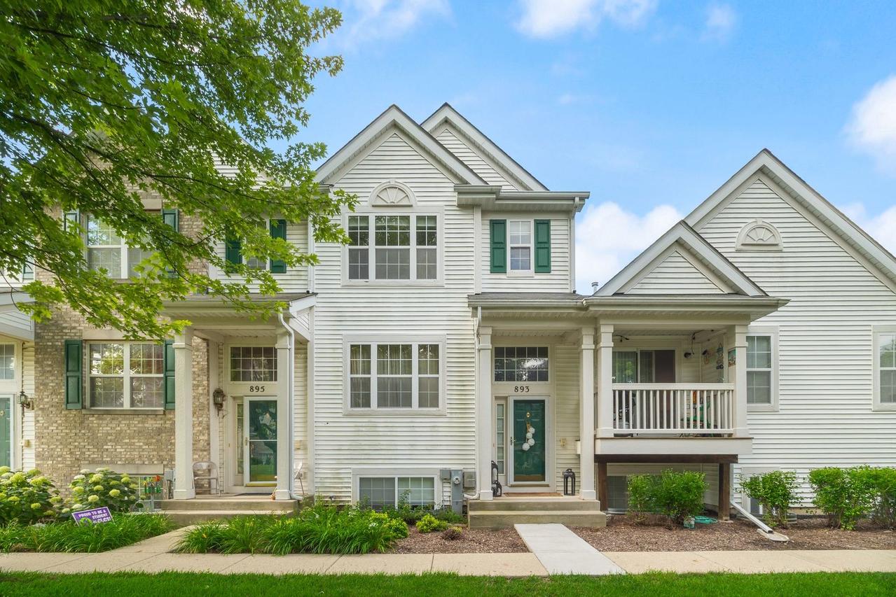 893 Emerald Dr., Pingree Grove, IL 60140