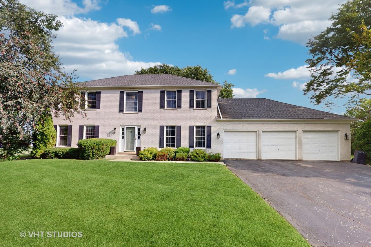 900 Holly Ct., Sleepy Hollow, IL 60118