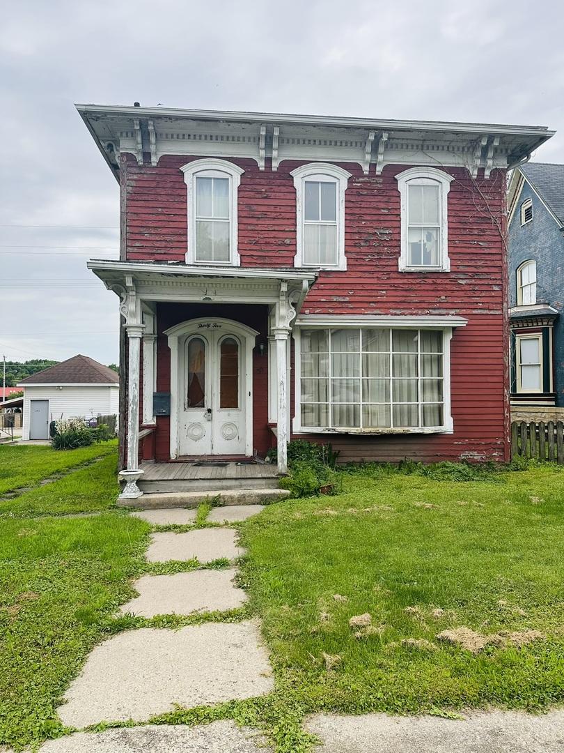 35 3rd St., Savanna, IL 61074