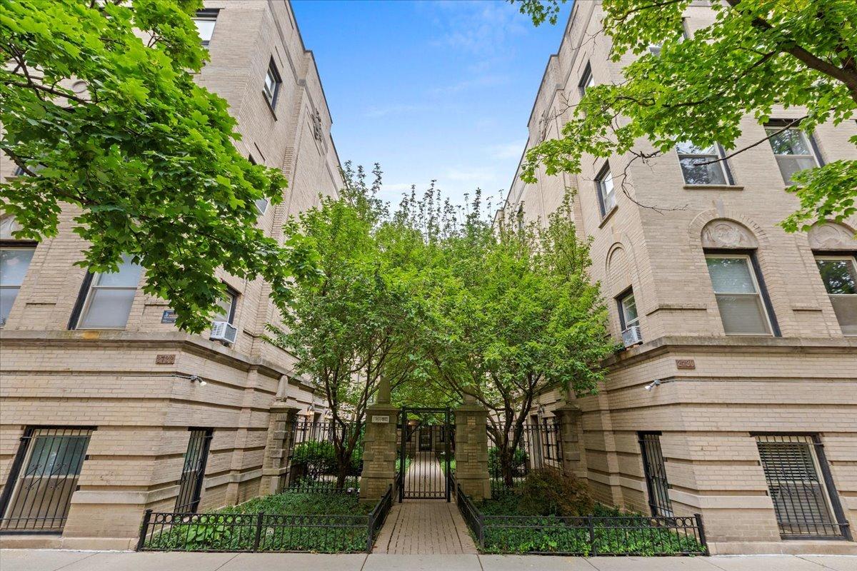 2726 N Pine Grove Ave. #3N, Chicago, IL 60614