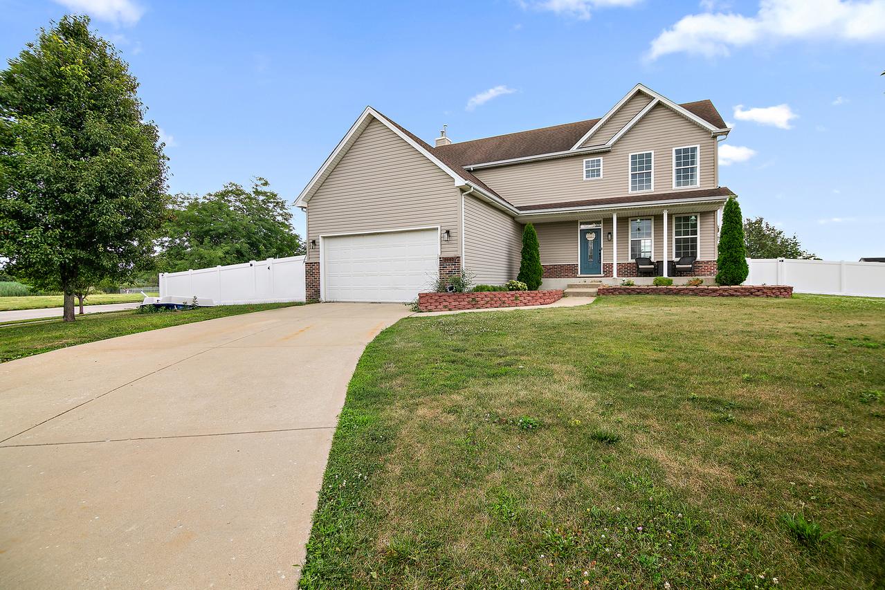 2002 Sandstone Tr., Kankakee, IL 60901