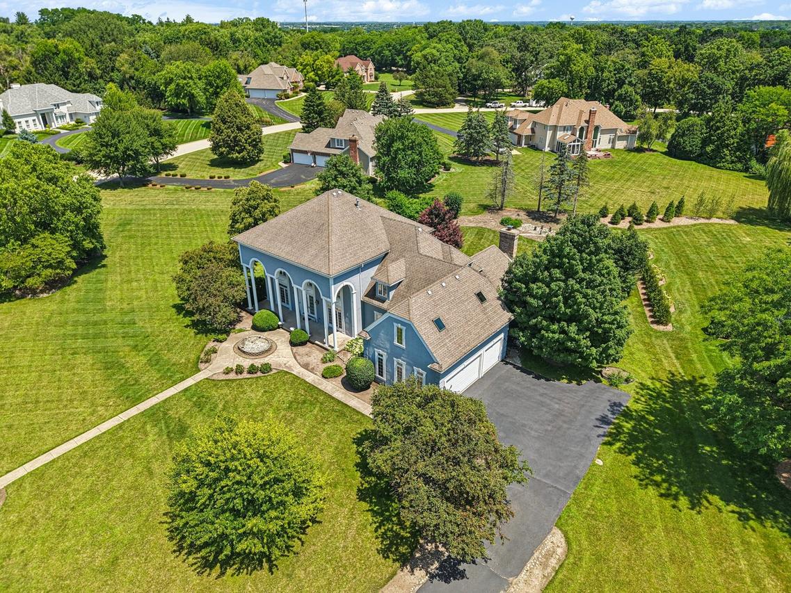 6605 Oakwood Manor Dr., Crystal Lake, IL 60012