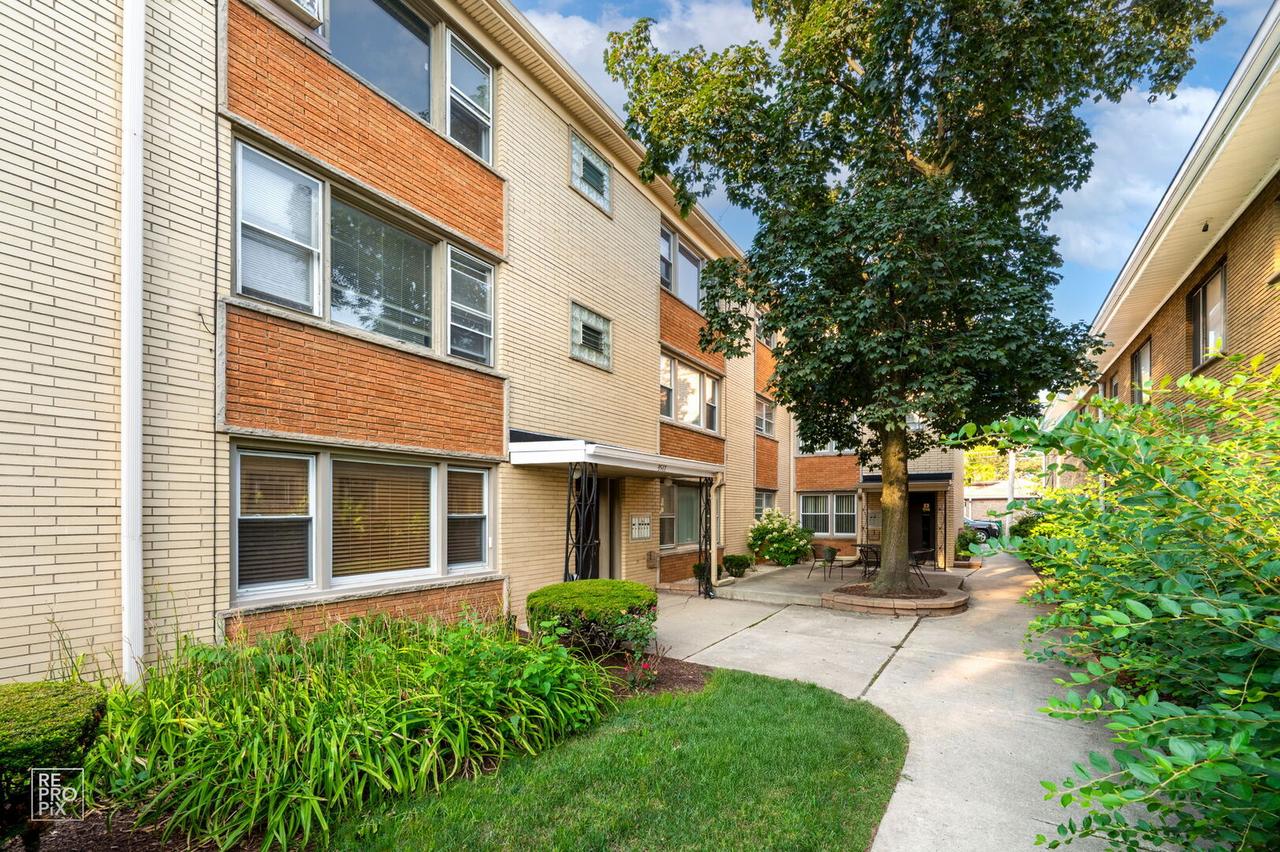 3517 S Harlem Ave. #C2, Berwyn, IL 60402