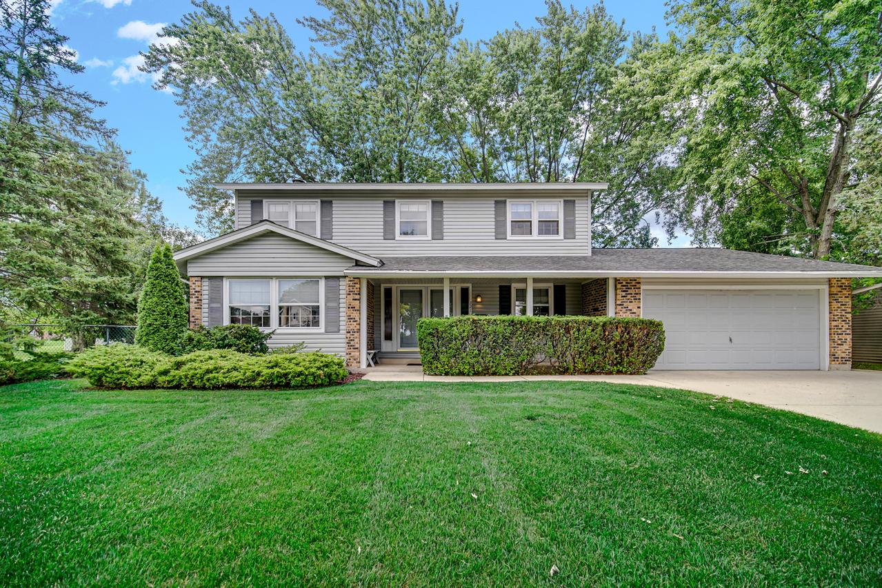 221 Yarmouth Rd., Elk Grove Village, IL 60007