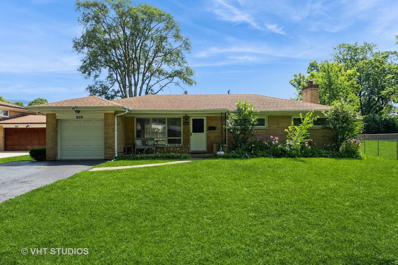 909 S Emerson St., Mount Prospect, IL 60056