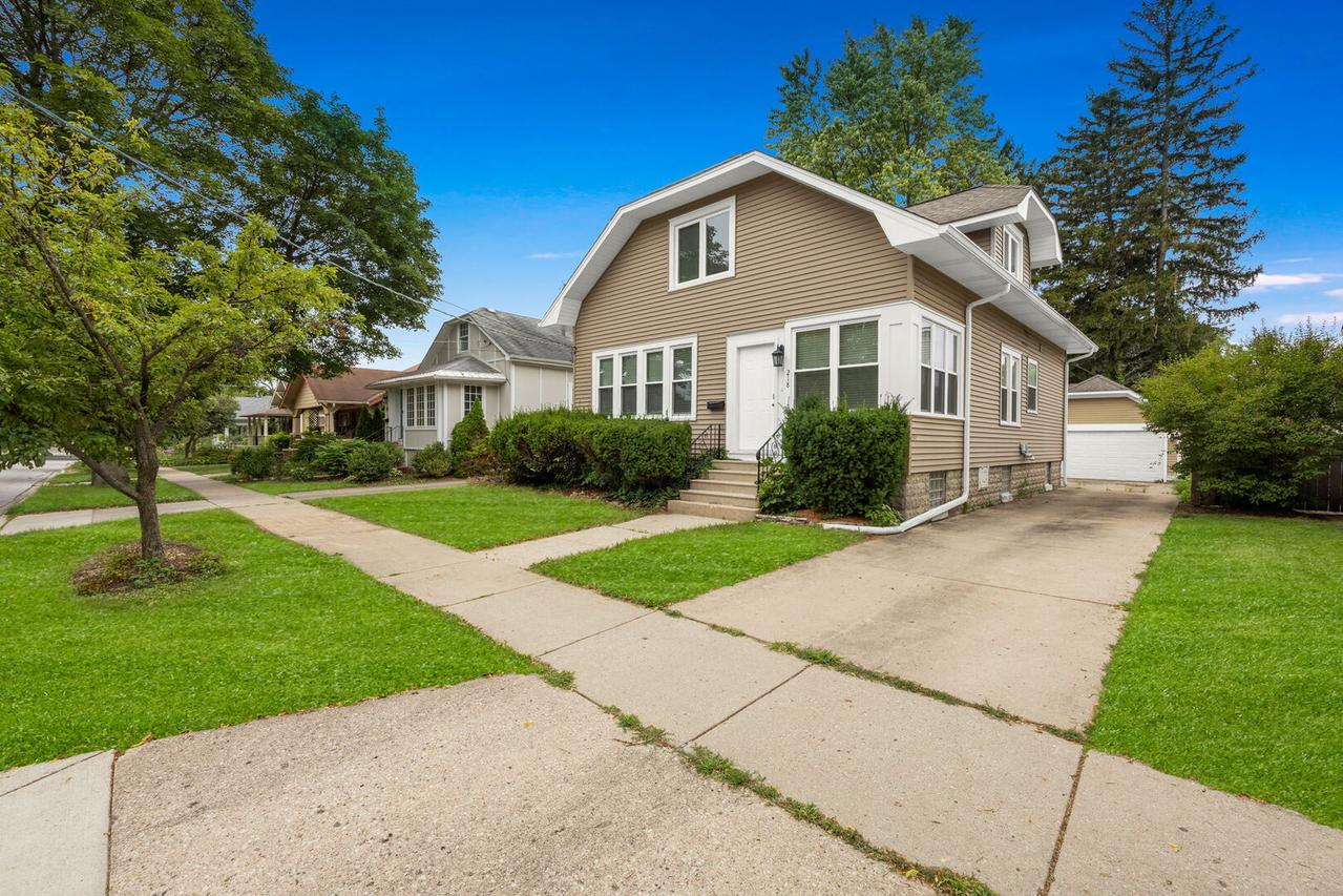 218 S Vail Ave., Arlington Heights, IL 60005