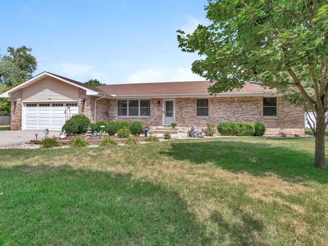 330 E Janet Dr., Braidwood, IL 60408