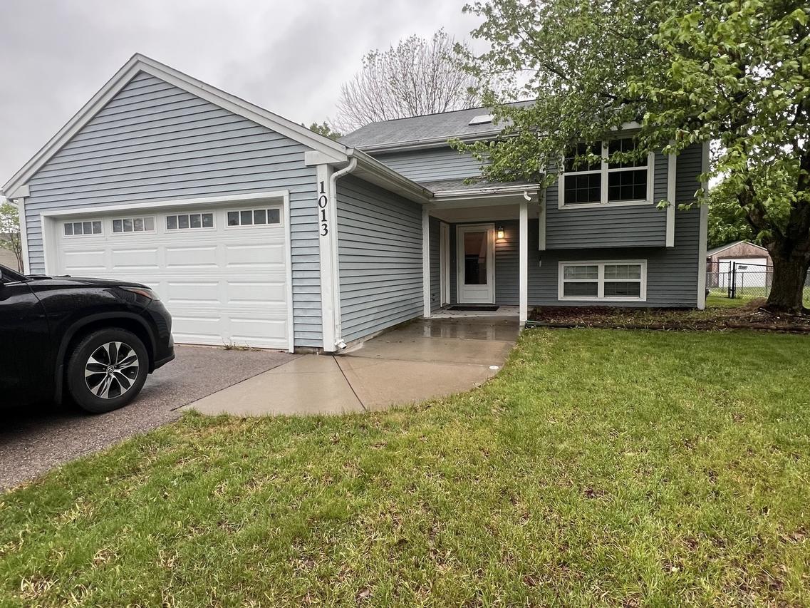 1013 Wembley Dr., Island Lake, IL 60042