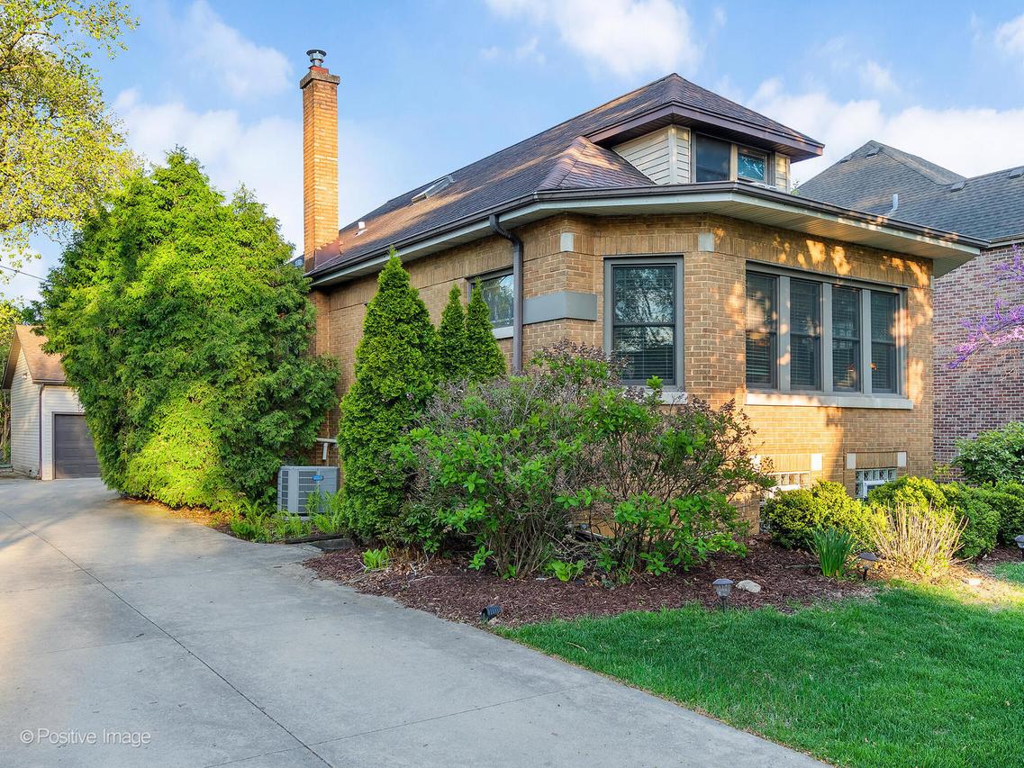 375 S Berkley Ave., Elmhurst, IL 60126