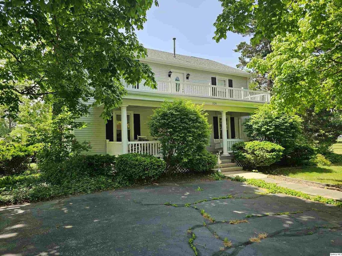 320 S Fayette St., Carthage, IL 62321