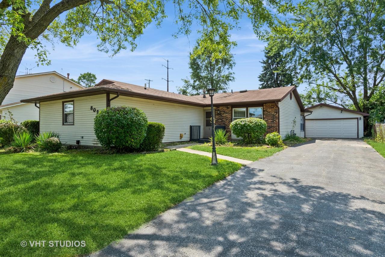 809 Oakton Ave., Romeoville, IL 60446