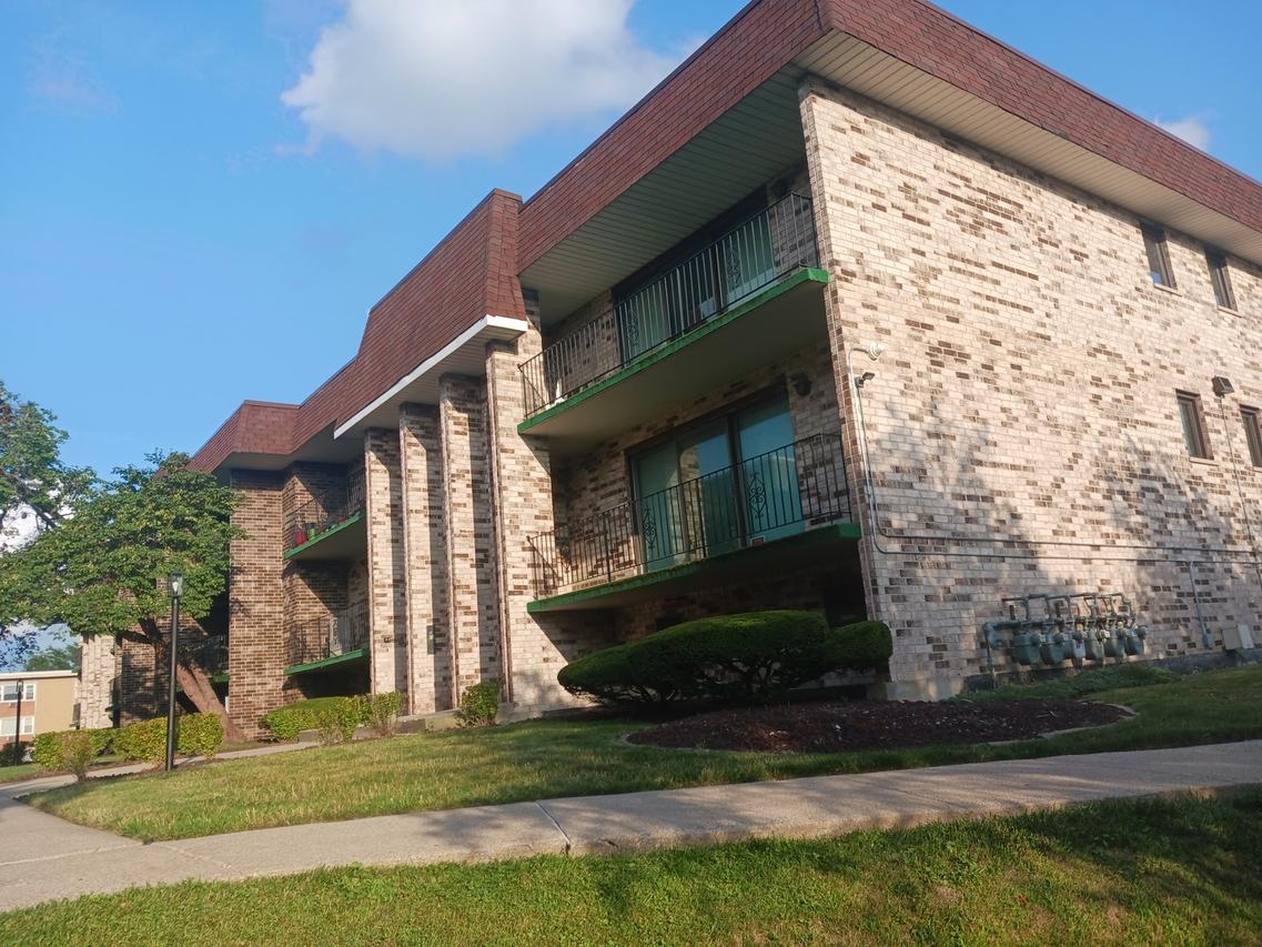 9132 S Pulaski Rd. #2W, Oak Lawn, IL 60453