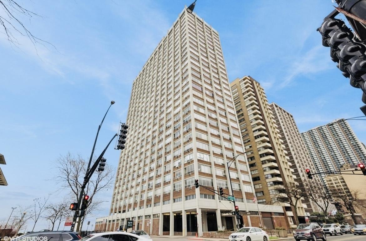 6171 N Sheridan Rd. #2202, Chicago, IL 60660