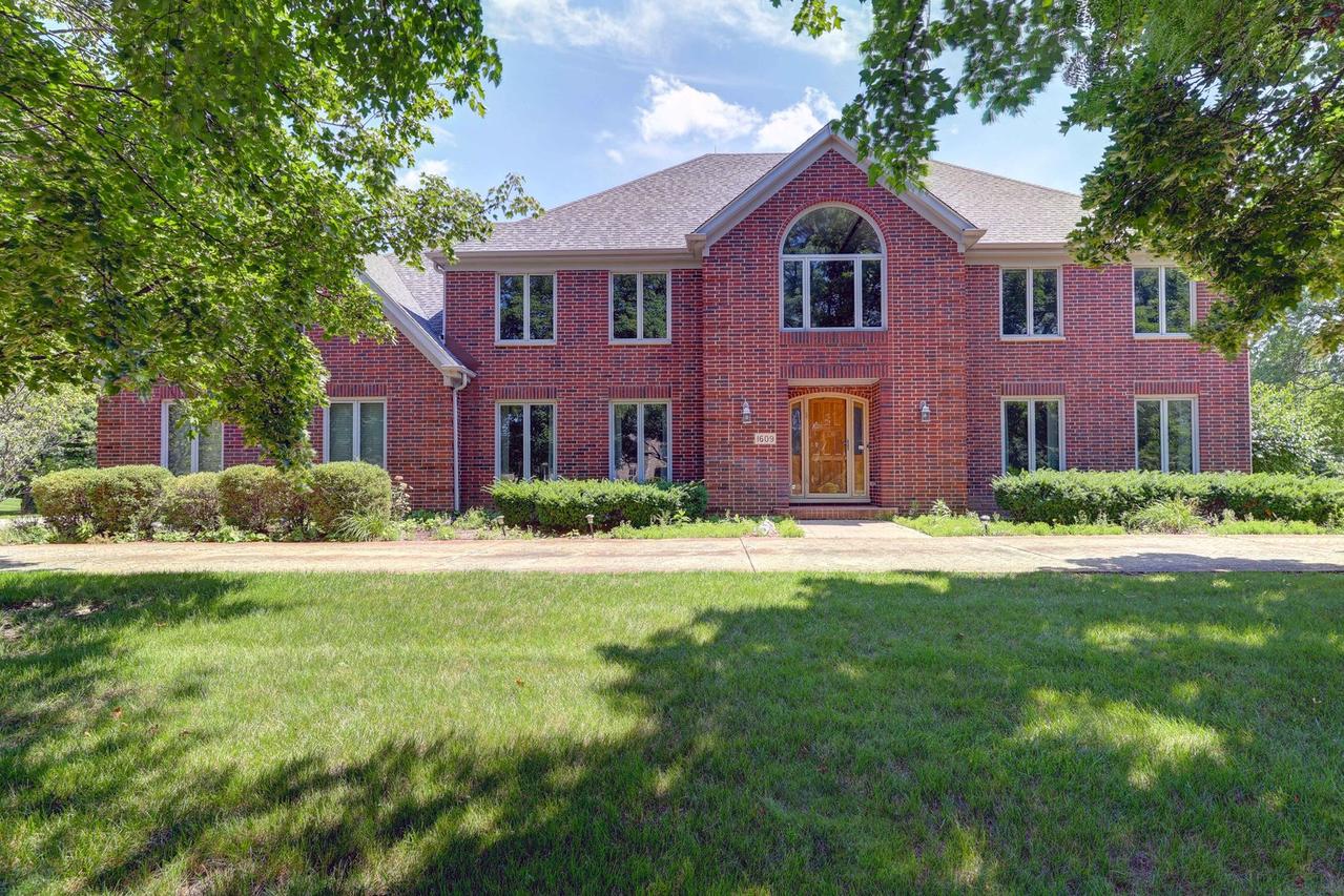 1609 Clover Dr., Inverness, IL 60067