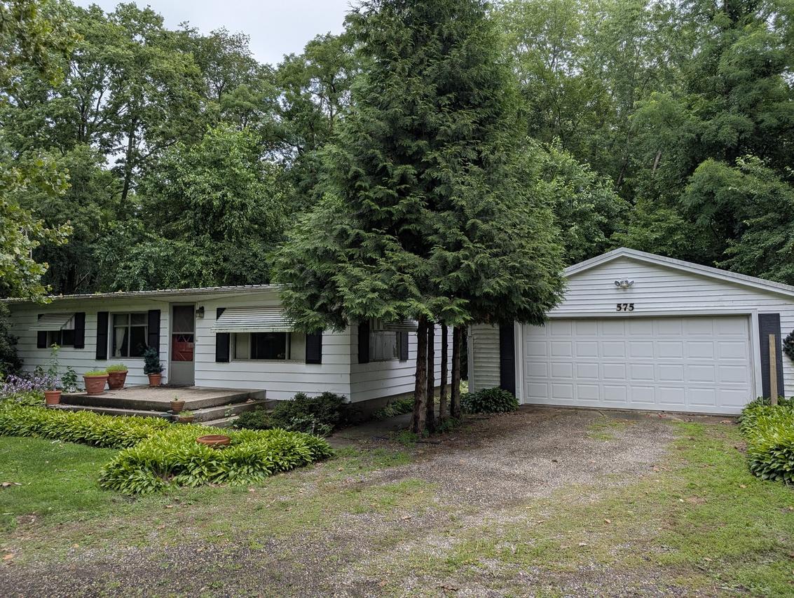 575 Meadow Ln., Dixon, IL 61021